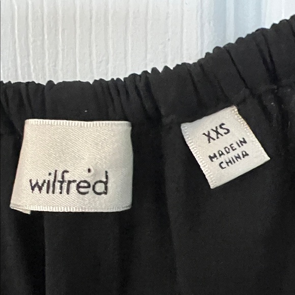 Wilfred Black Off-Shoulder Blouse with sheer oversized arms - Picture 4 of 5